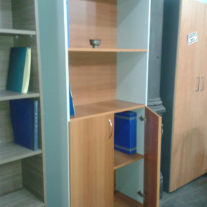 Biblioteca 1,80m - Media Puerta Inferior y Estante Superior Divisor - Guindo - Image 2