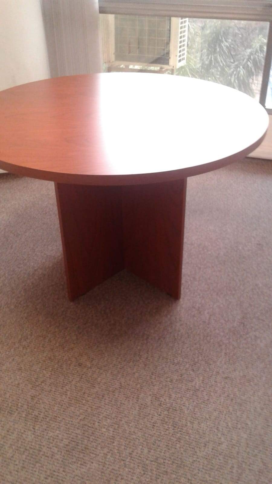 Mesa Corporativa 1,40m - Redonda con Base Recta - Guindo