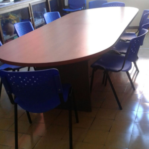 Mesa Corporativa 1,80m - Oval con Base Recta - Guindo
