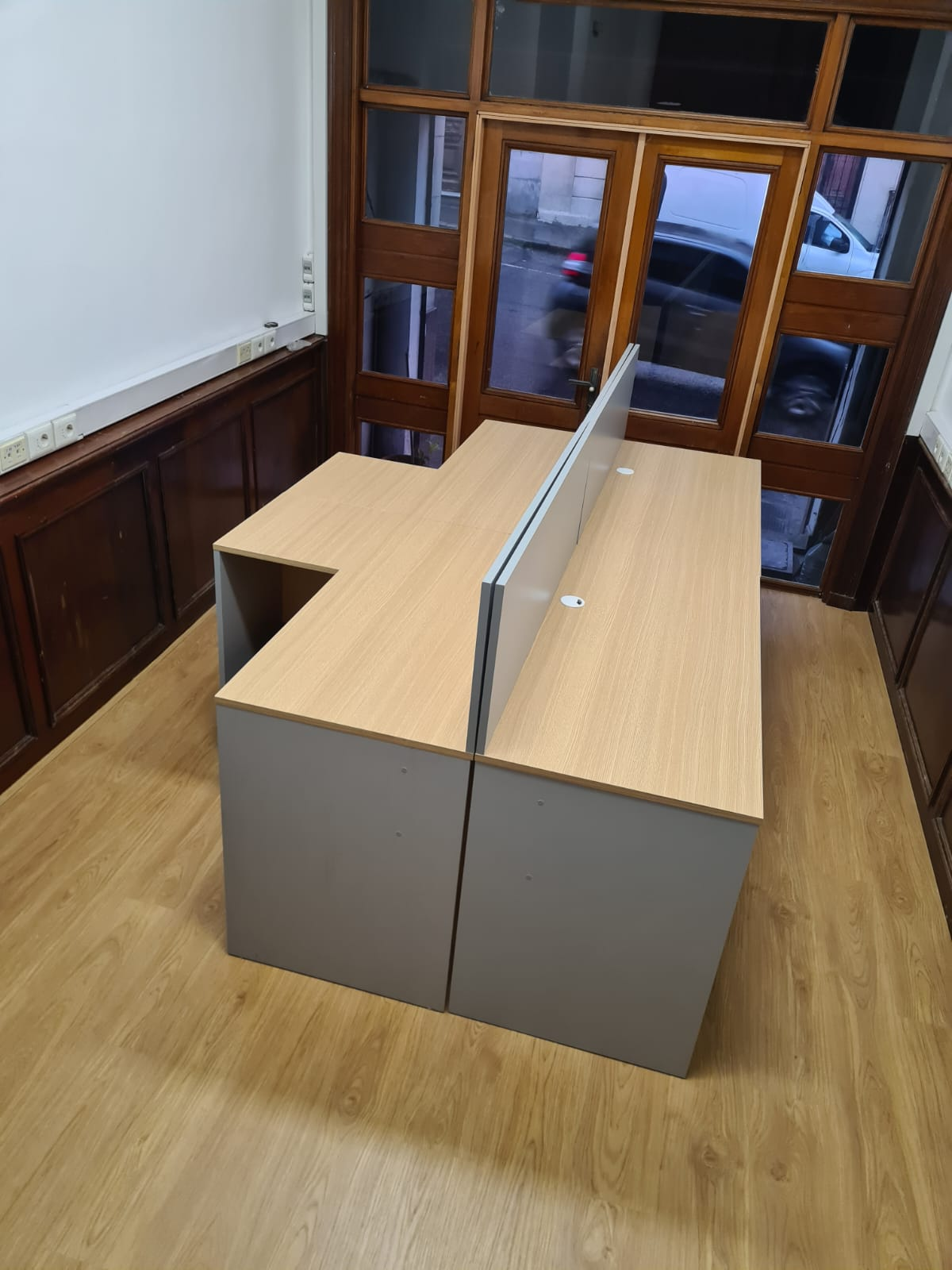 Mesa de Trabajo 1,50m - Doble Puesto con Divisor - Kendall